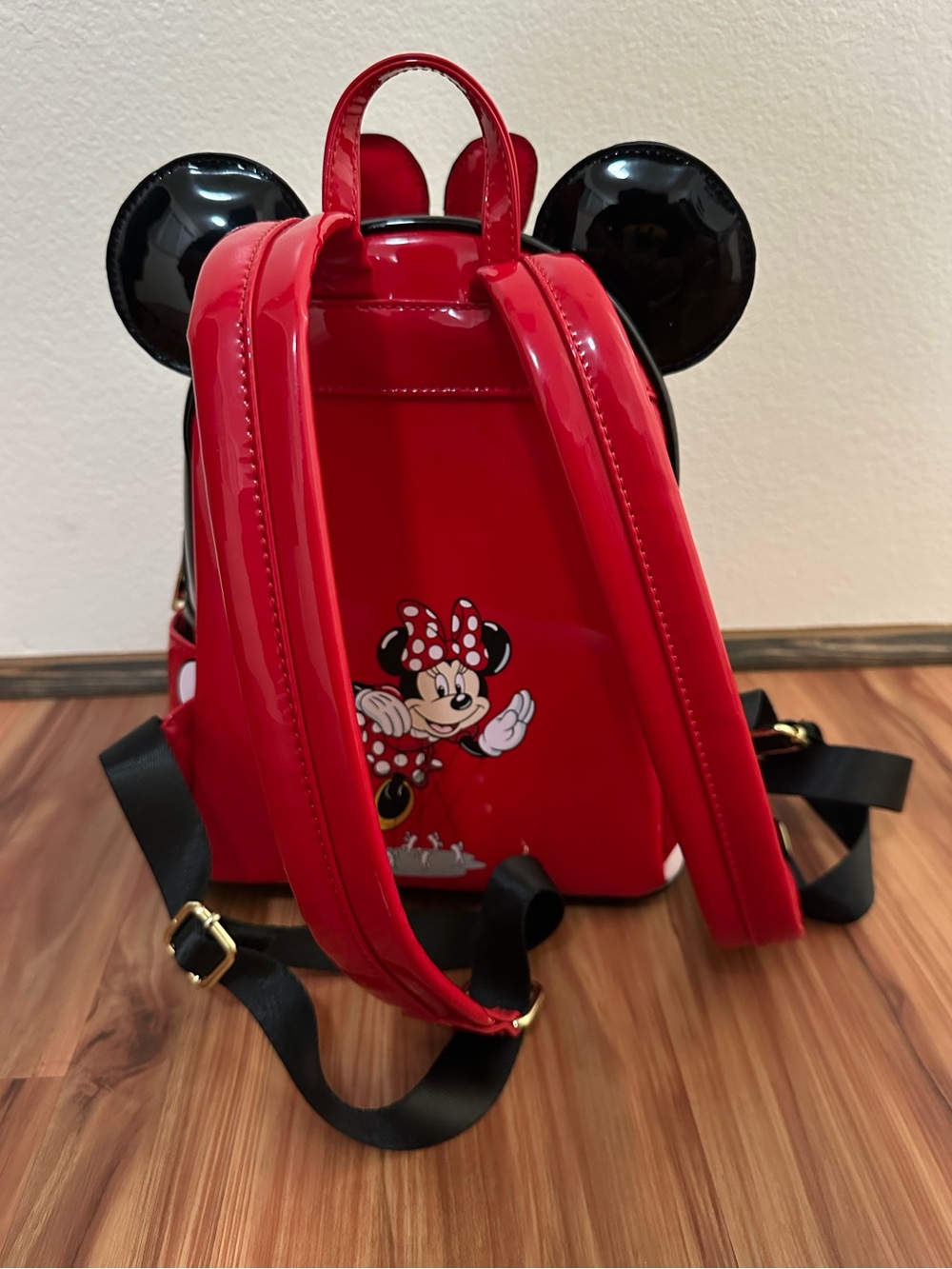 NWOT Loungefly Minnie Mouse Macys Parade Red Black & White Backpack - Picture 4 of 6